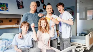 Červené pásky (9)