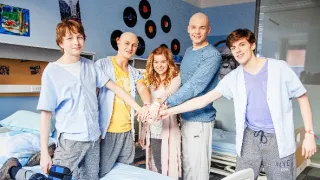 Červené pásky (9)