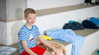 Červené pásky (8)