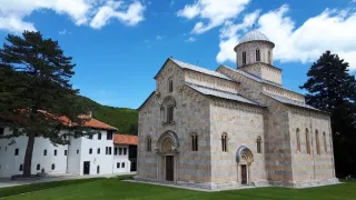 Vůně albánské kuchyně s Miroslavem Donutilem