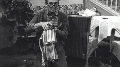 Taková normální rodinka (2/8)