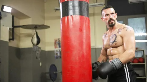 Neporaziteľný 4: Návrat kráľa