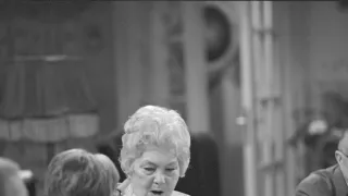 Taková normální rodinka (4/8)