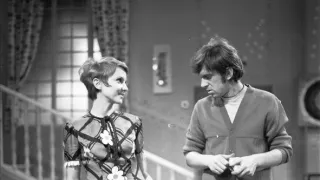 Taková normální rodinka (5/8)