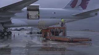 Nákladní kolosy v oblacích