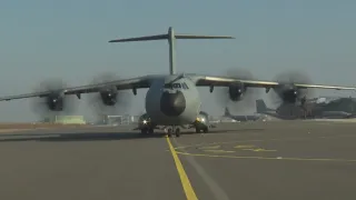 Nákladní kolosy v oblacích