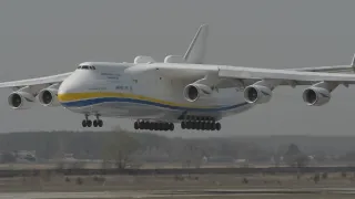 Nákladní kolosy v oblacích