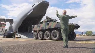 Nákladní kolosy v oblacích