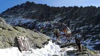 Svoboda pod nákladem