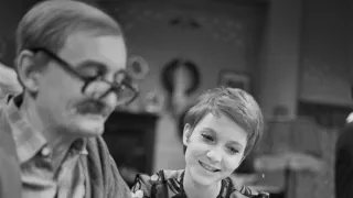 Taková normální rodinka (6/8)