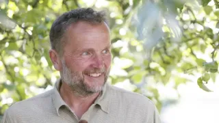 Tři v zahradě (1/8)