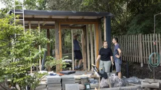 Tři v zahradě (1/8)