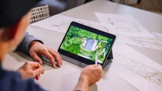 Tři v zahradě (2/8)