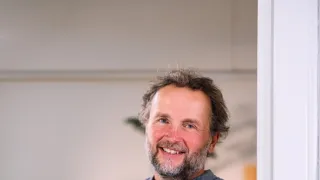 Tři v zahradě (3/8)