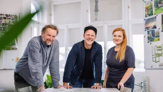 Tři v zahradě (2/8)