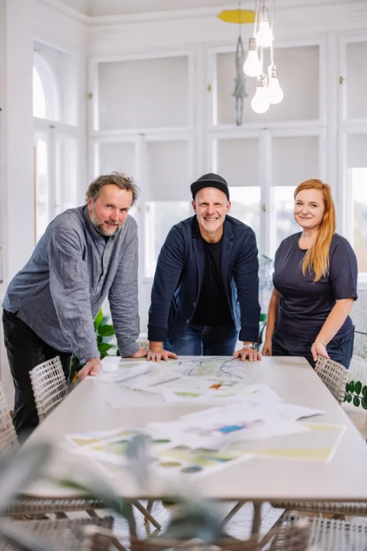 Tři v zahradě - fotogaléria