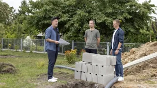 Tři v zahradě (4/8)