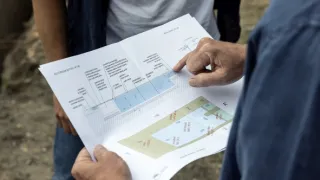 Tři v zahradě (4/8)