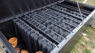 Tři v zahradě (4/8)