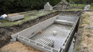 Tři v zahradě (4/8)