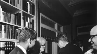 John F. Kennedy: Muž a mýtus (1/2)