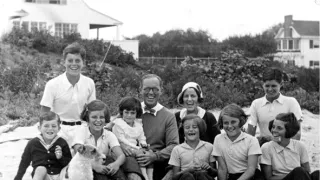 John F. Kennedy: Muž a mýtus (1/2)