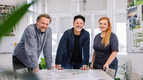 Tři v zahradě (5/8)