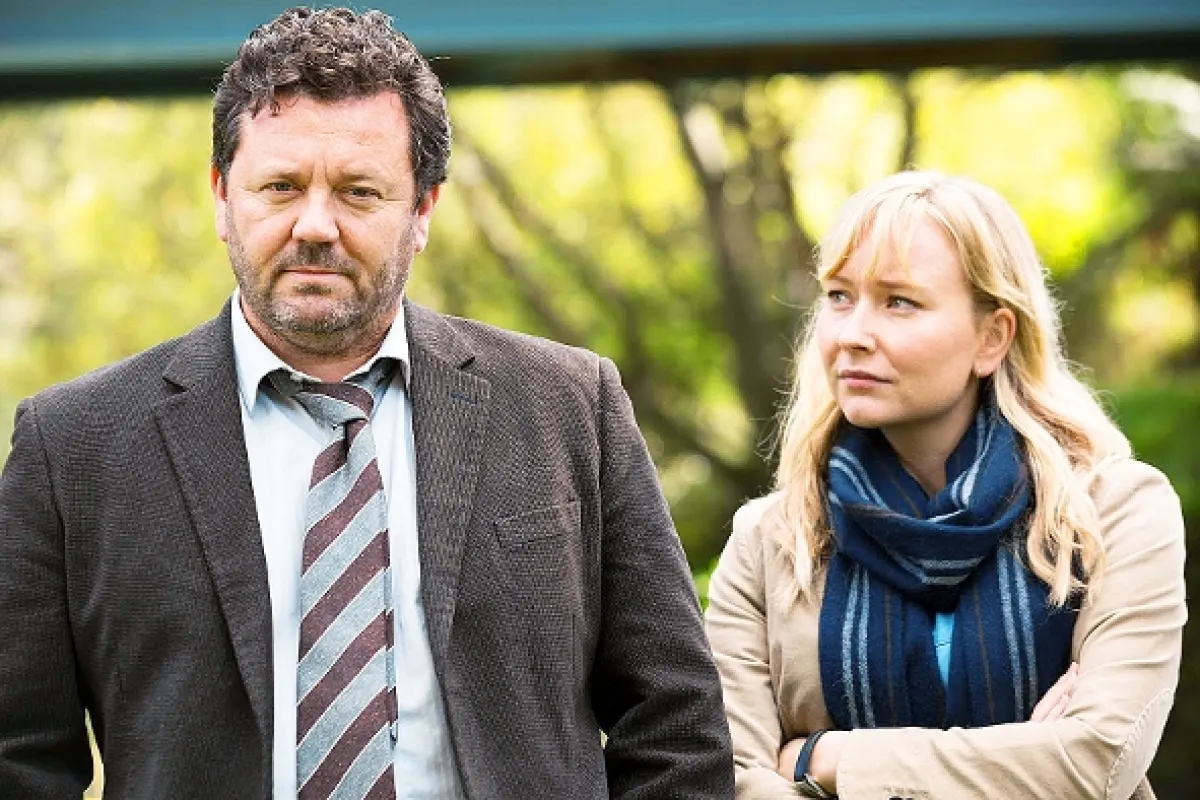 Vraždy v Brokenwoode (The Brokenwood Mysteries I – Sour Grapes), 2014 - fotogaléria