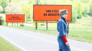 Tři billboardy kousek za Ebbingem