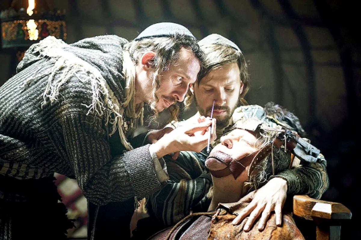 Liečiteľ (The Physician), 2013 - fotogaléria