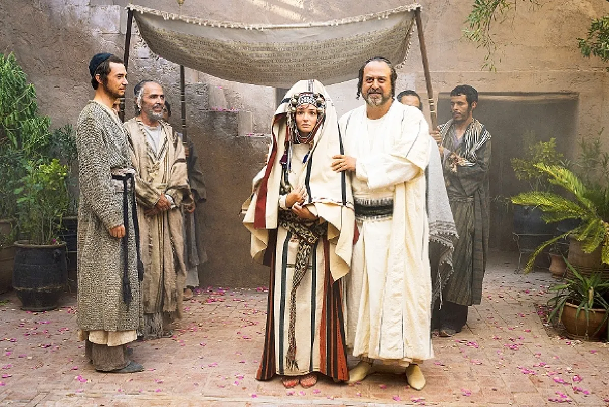 Liečiteľ (The Physician), 2013 - fotogaléria