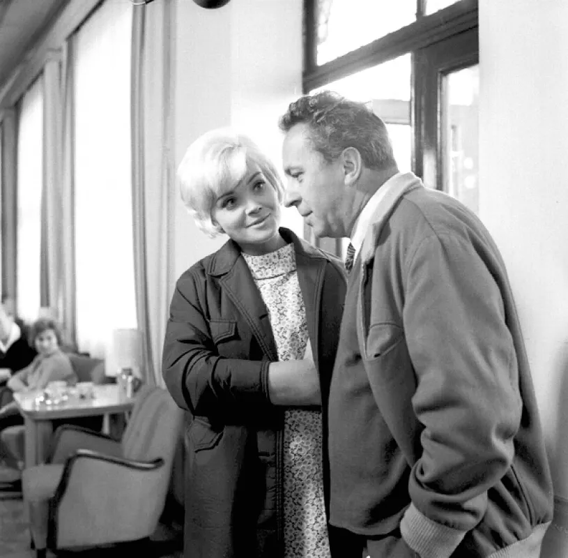 Smrt za oponou (DEATH BEHIND THE CURTAIN), 1966 - fotogaléria