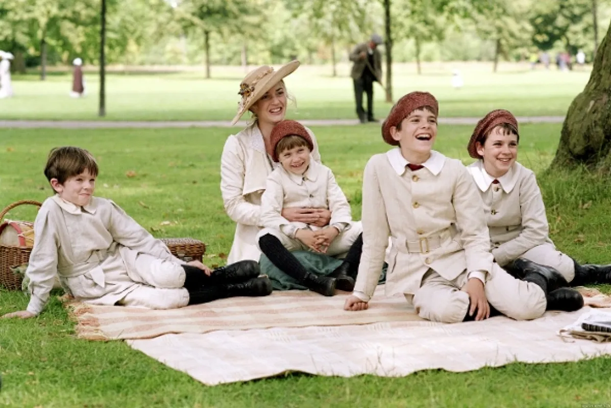 Hledání Země Nezemě (Finding Neverland), 2004 - fotogaléria