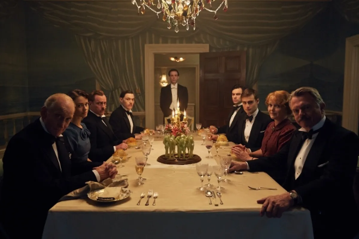 Až tam nezostal žiadny (And Then There Were None), 2015 - fotogaléria