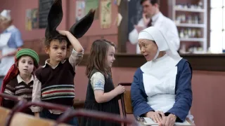 Zavolejte porodní sestřičky II (2/9)