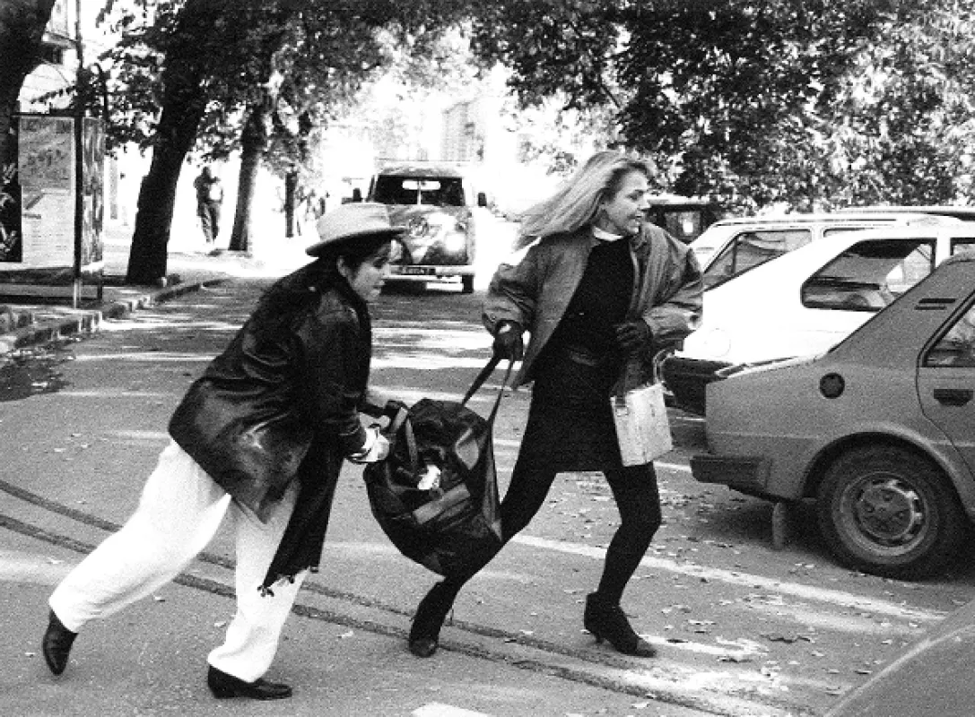 Lepší je být bohatý a zdravý než chudý a nemocný (Lepšie byť bohatý a zdravý ako chudobný a chorý), 1992 - fotogaléria