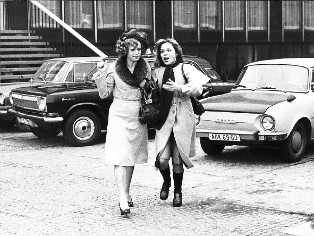 Zítra to roztočíme, drahoušku...! (Tomorrow We’ll Live It Up, Darling), 1976 - fotogaléria