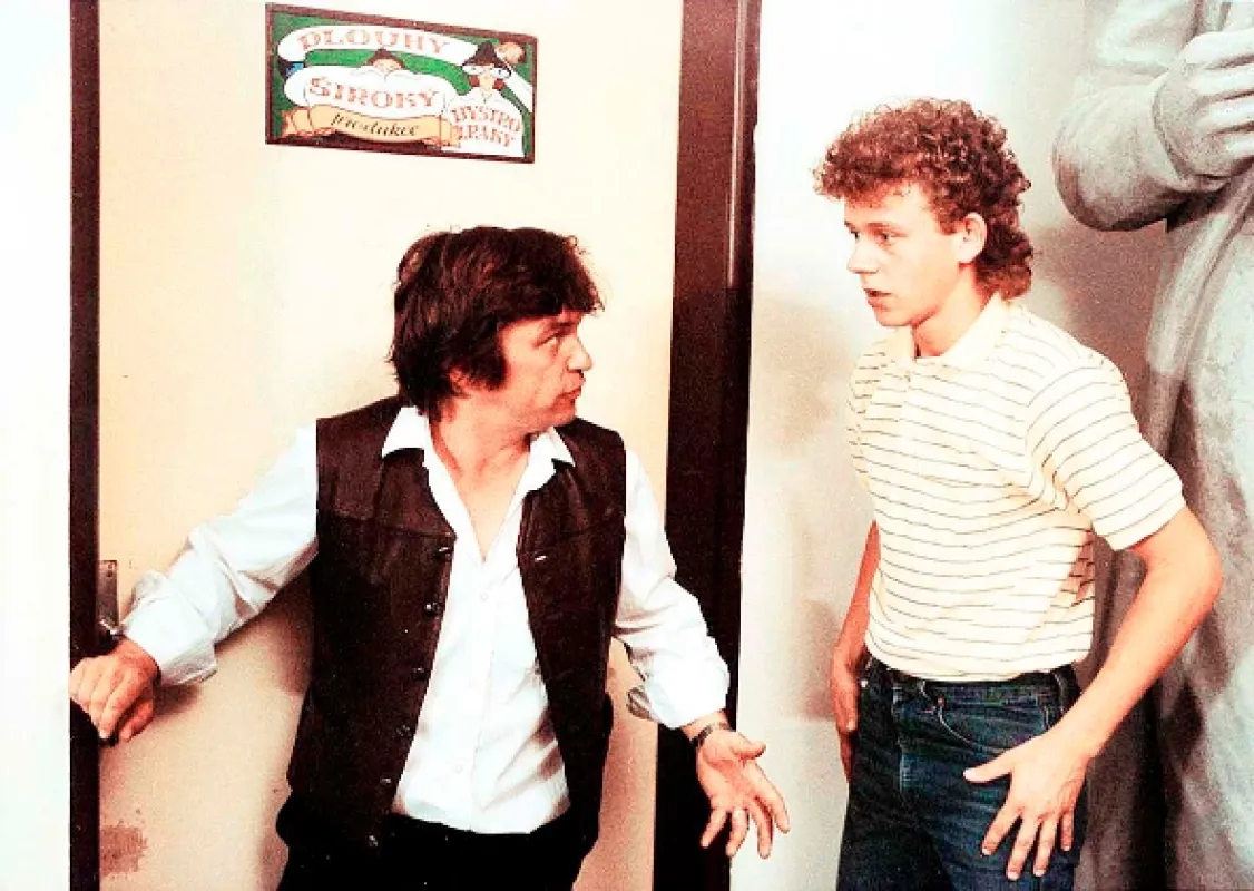 O zapomnětlivém černokněžníkovi (O ZAPOMNĚTLIVÉM ČERNOKNĚŽNÍKOVI), 1991 - fotogaléria