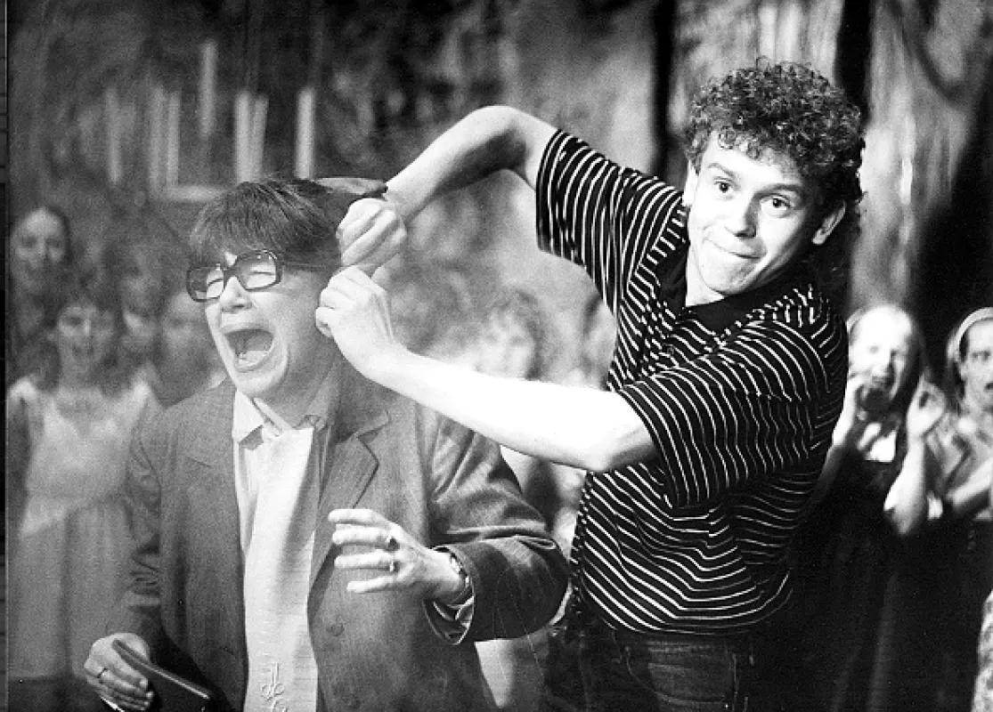 O zapomnětlivém černokněžníkovi (O ZAPOMNĚTLIVÉM ČERNOKNĚŽNÍKOVI), 1991 - fotogaléria