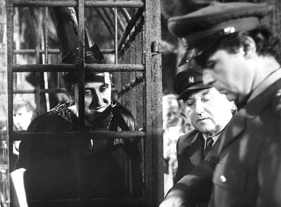 O zapomnětlivém černokněžníkovi (O ZAPOMNĚTLIVÉM ČERNOKNĚŽNÍKOVI), 1991 - fotogaléria