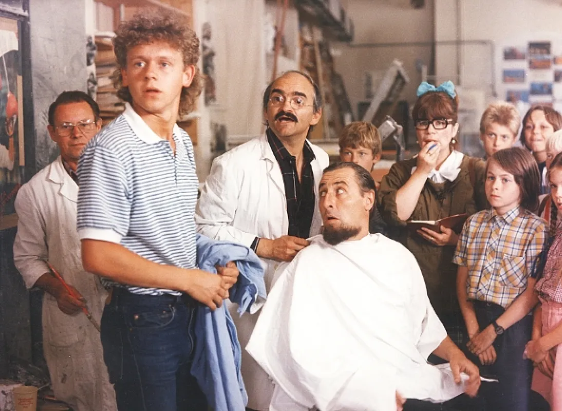 O zapomnětlivém černokněžníkovi (O ZAPOMNĚTLIVÉM ČERNOKNĚŽNÍKOVI), 1991 - fotogaléria