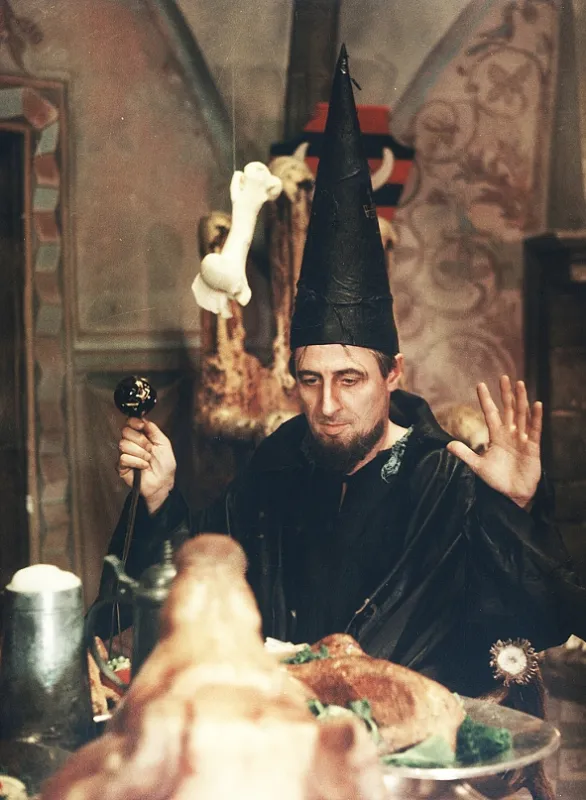 O zapomnětlivém černokněžníkovi (O ZAPOMNĚTLIVÉM ČERNOKNĚŽNÍKOVI), 1991 - fotogaléria