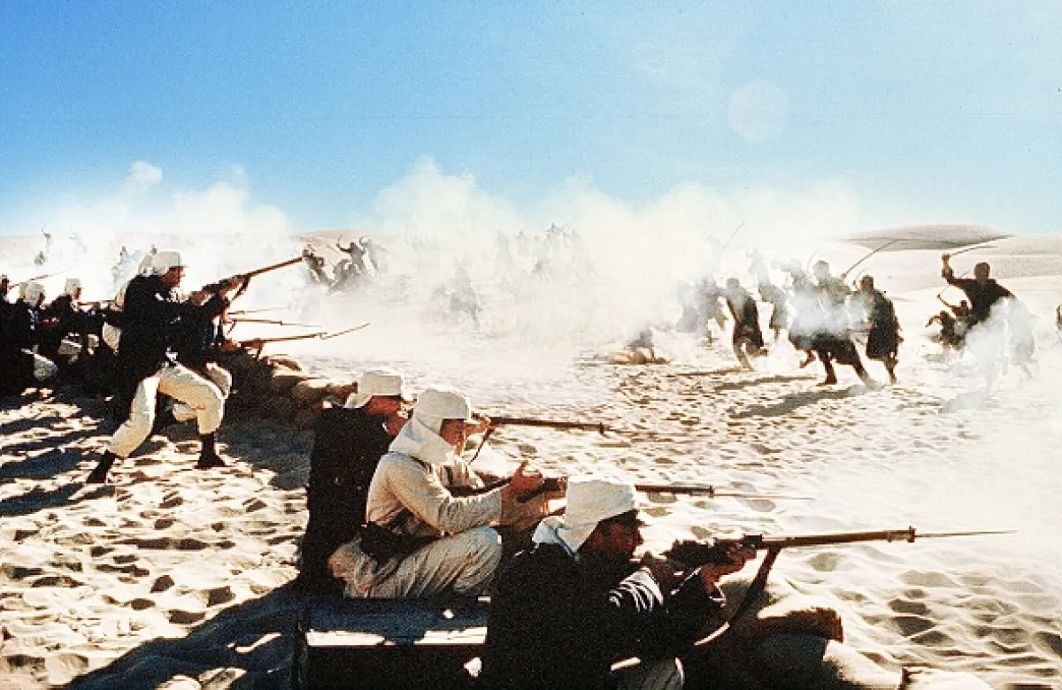 Pochoduj, nebo zemři (March or Die), 1977 - fotogaléria