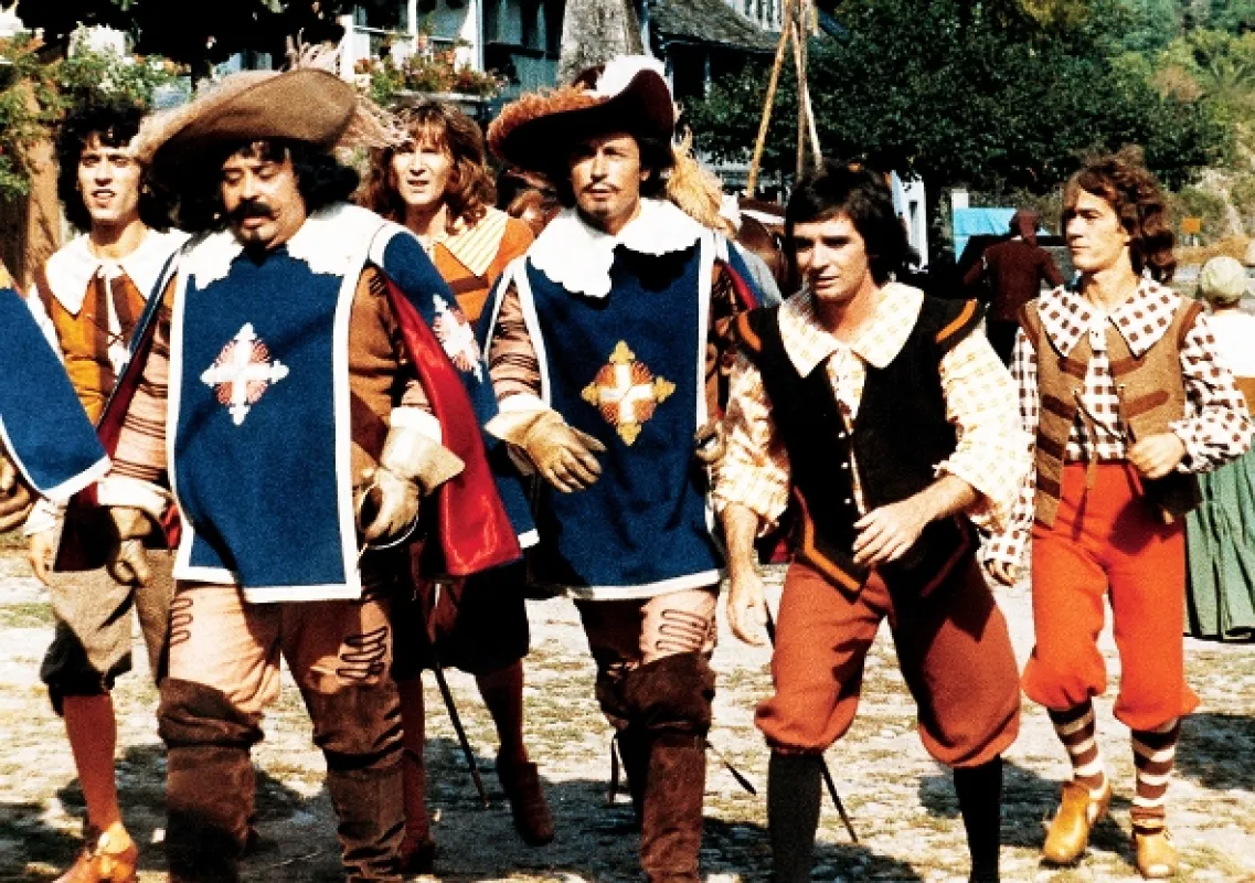 Štyria sluhovia a štyria mušketieri 2: Len počkaj kardinál! (Les Charlots en folie: Á nous quatre Cardinal!), 1974 - fotogaléria