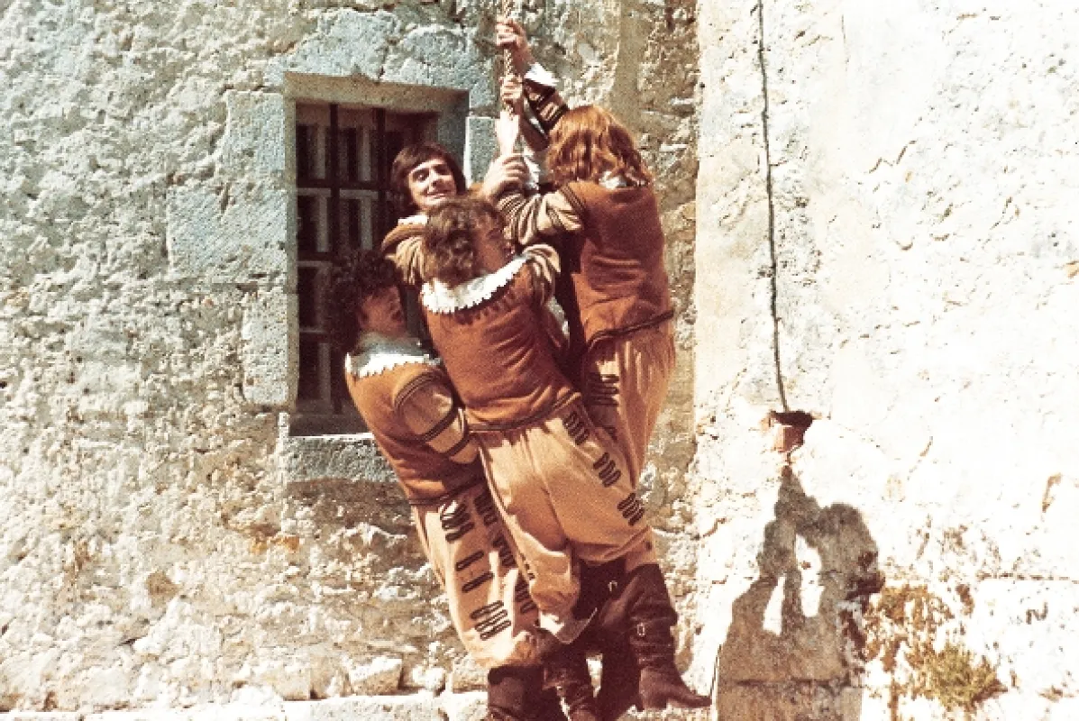 Štyria sluhovia a štyria mušketieri 2: Len počkaj kardinál! (Les Charlots en folie: Á nous quatre Cardinal!), 1974 - fotogaléria