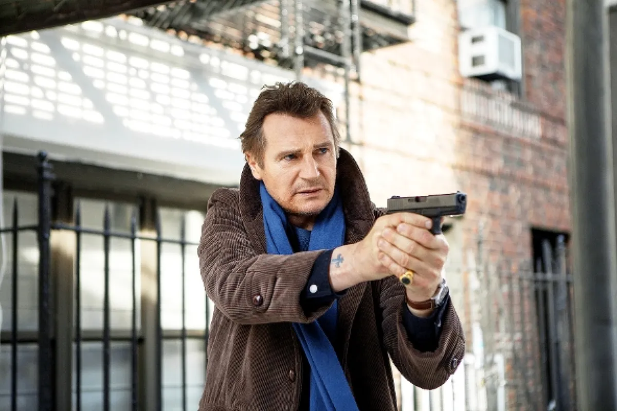 Medzi náhrobnými kameňmi (A Walk Among the Tombstones), 2014 - fotogaléria