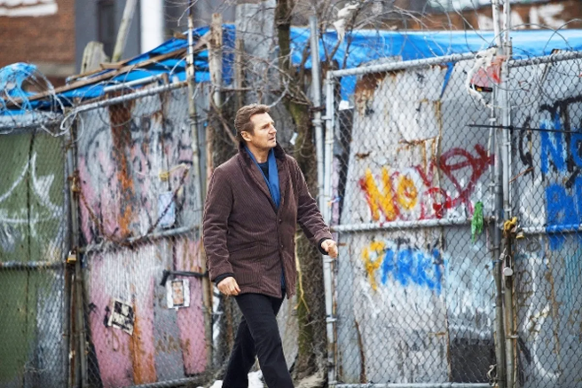 Medzi náhrobnými kameňmi (A Walk Among the Tombstones), 2014 - fotogaléria