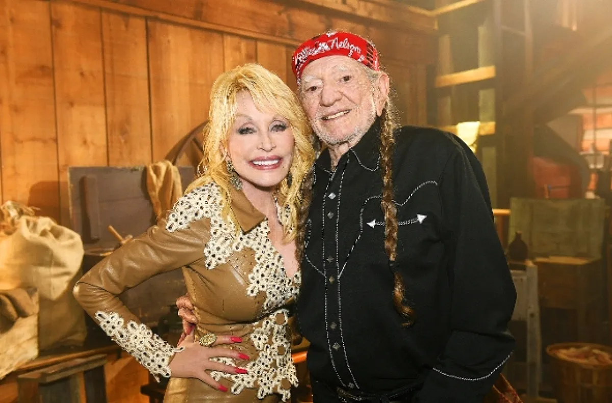 Magické Vianoce Dolly Partonovej (Dolly Parton’s Mountain Magic Christmas), 2022 - fotogaléria