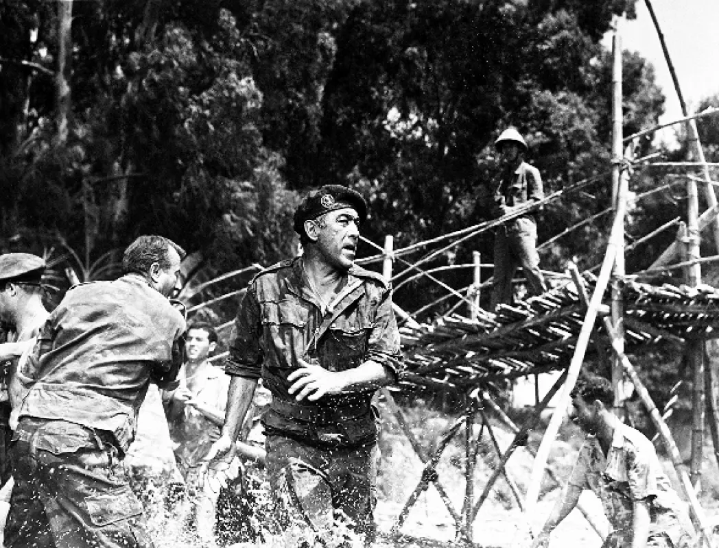 Ztracená jednotka (Lost Command), 1966 - fotogaléria