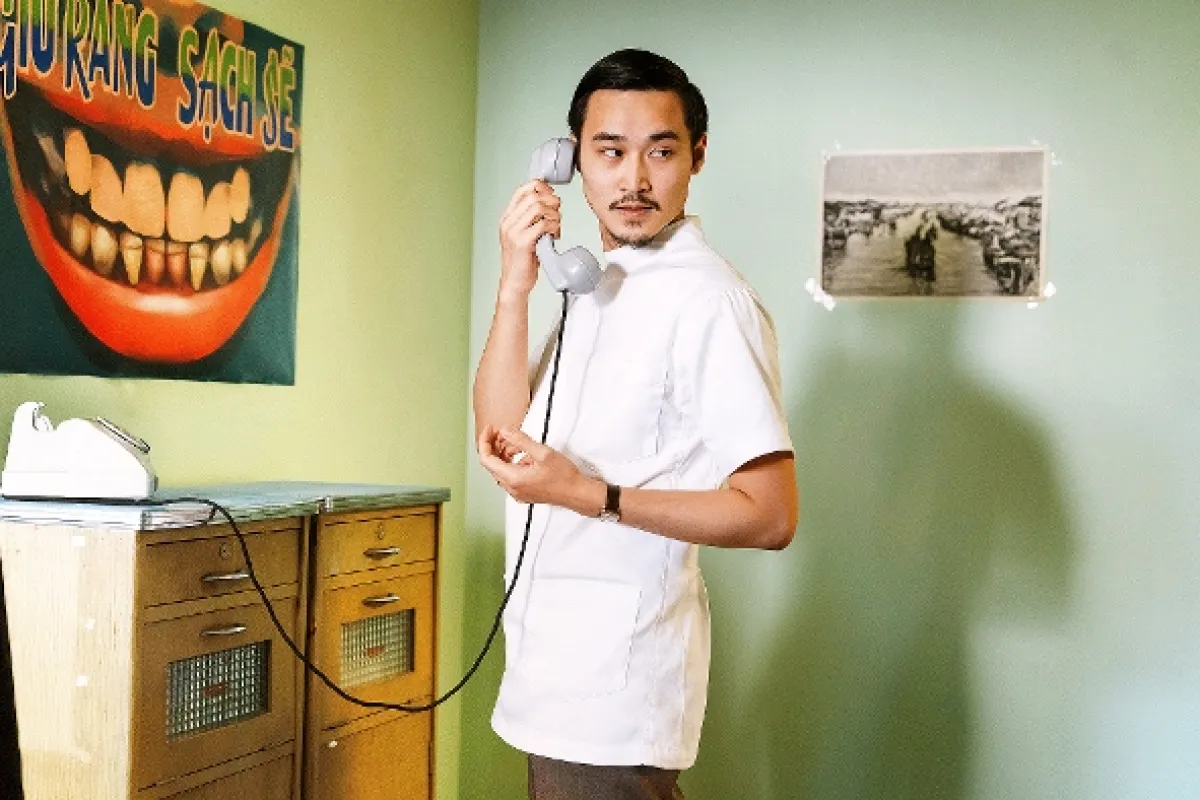 Sympatizant (The Sympathizer: Endings Are Hard, Aren’t They?), 2024 - fotogaléria